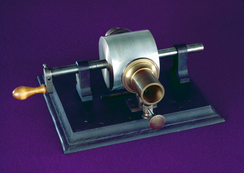 Colour photograph of a model of the first tinfoil phonograph