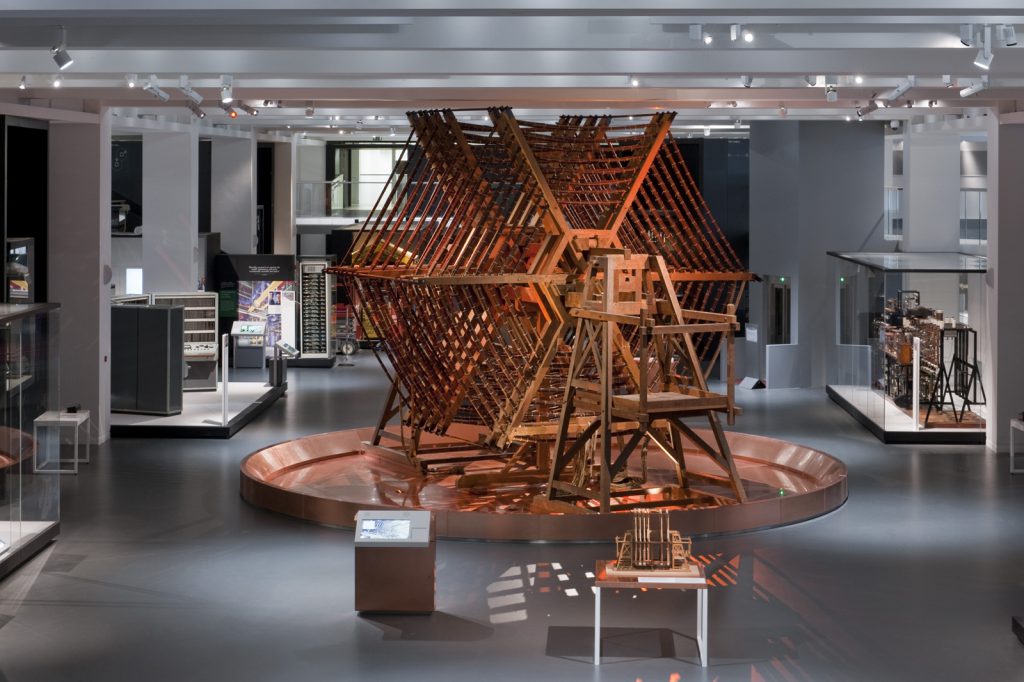 Colour photograph of the Rugby Tuning Coil apparatus in the middle of the Information Age gallery