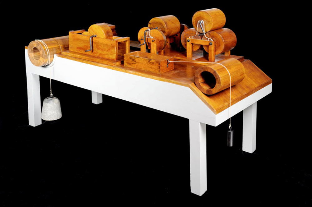 Colour photograph of a friction experiment model from a design by Da Vinci