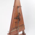 Photograph of a wooden instrument used for experiments on a pendulum moved by a spring