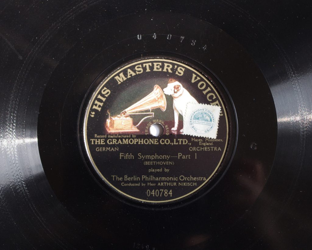 Colour photograph of the record label of a 1922 pressing of Beethoven's fifth symphony