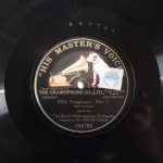 Colour photograph of the record label of a 1922 pressing of Beethoven's fifth symphony