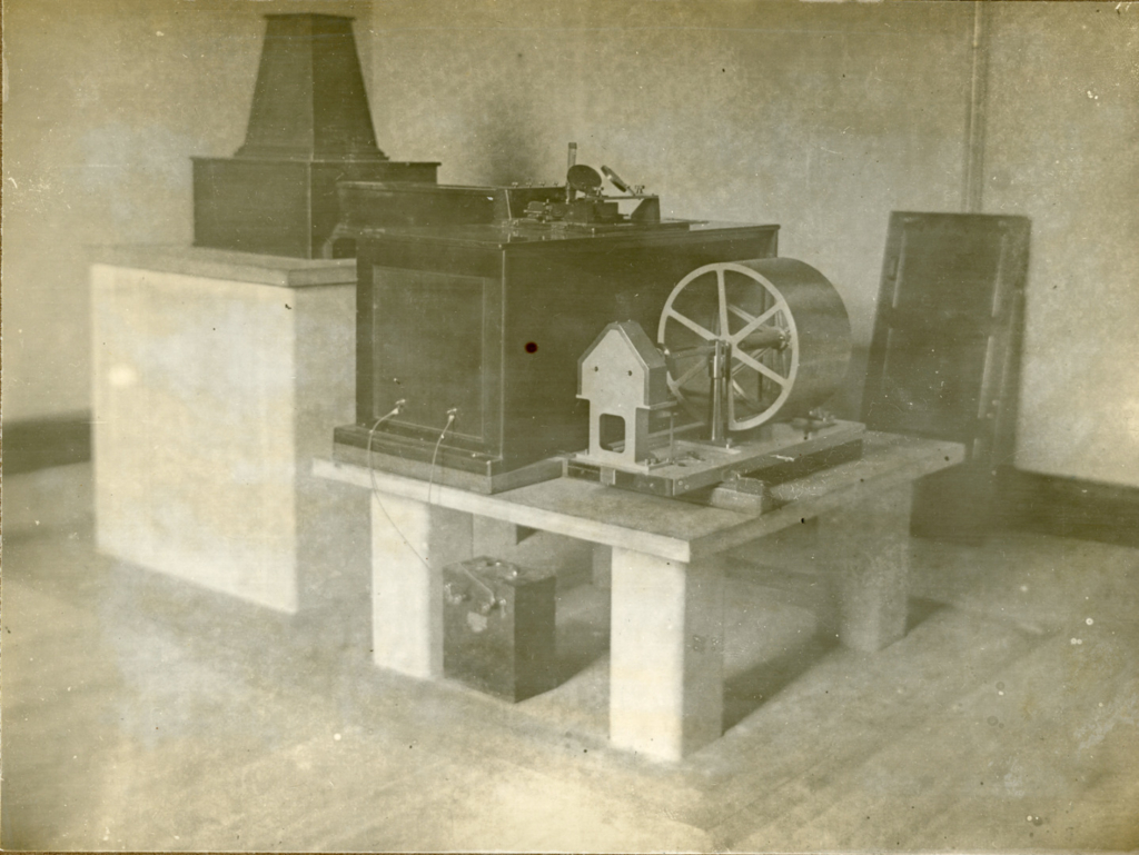 Black and white photograph from 1910 showing the Milne seismograph at Eskdalemuir Observatory