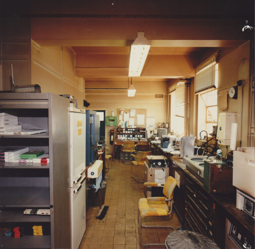 Colour photograph of the interior of one of the laboratories at RAE in 1987