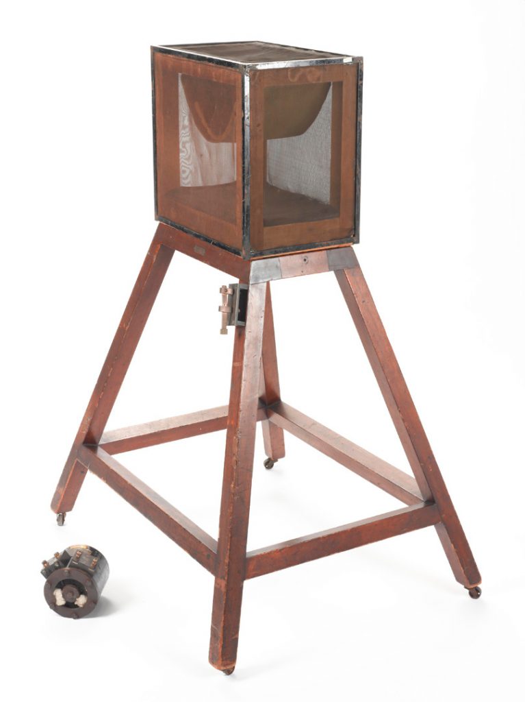 Colour photograph of a 1923 meat stand with accompanying magnetophone