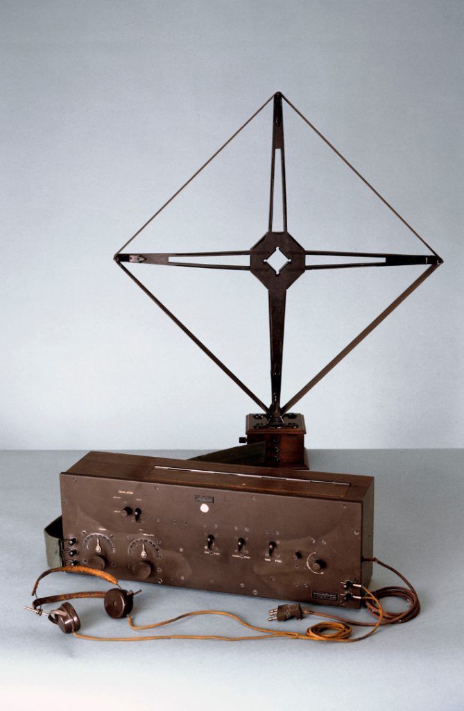 Colour photograph of a heterodyne radio receiver from 1924