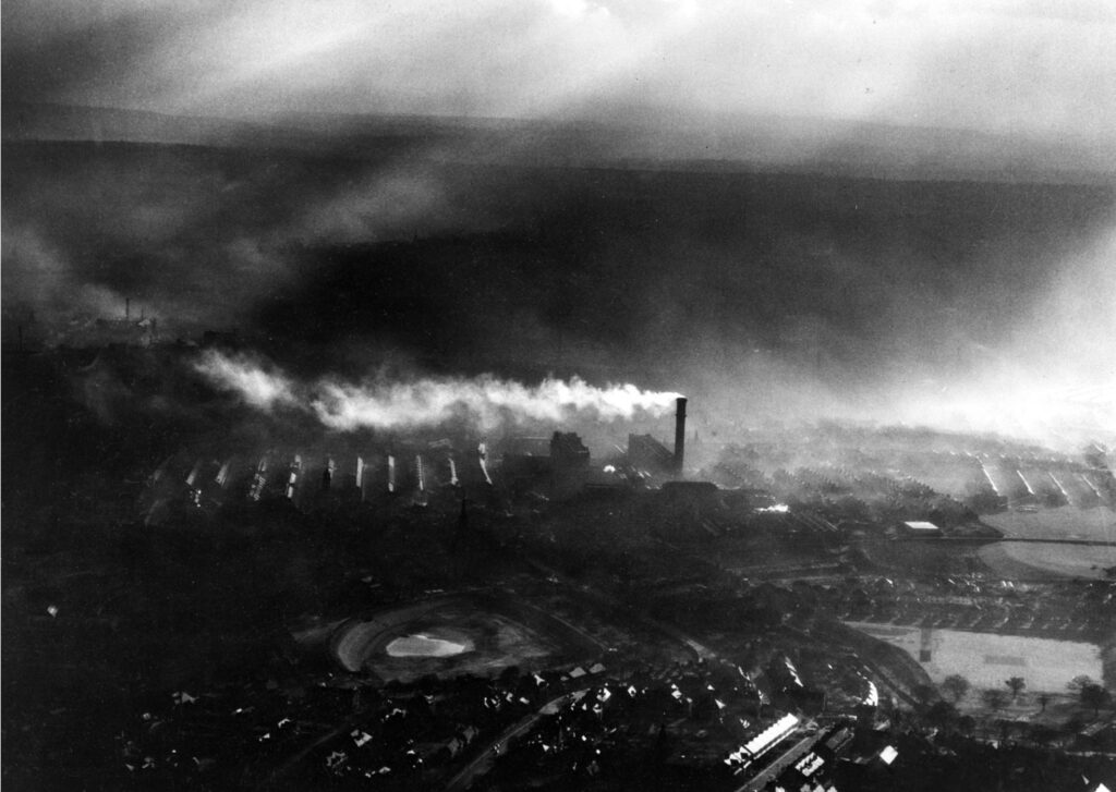 Early twentieth century aerial photograph of Listers Manningham Mill